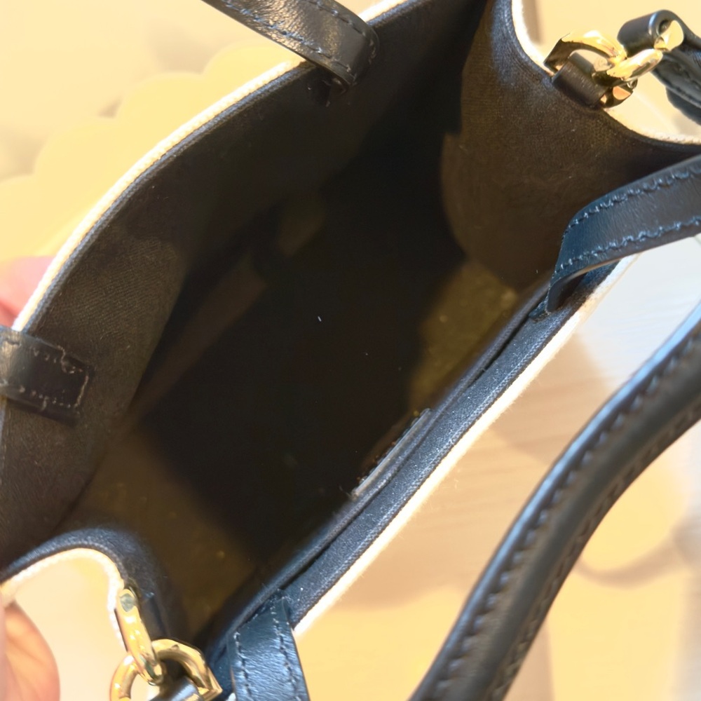 Givenchy Paris Black and Cream Tote Bag - Picture 5 of 9
